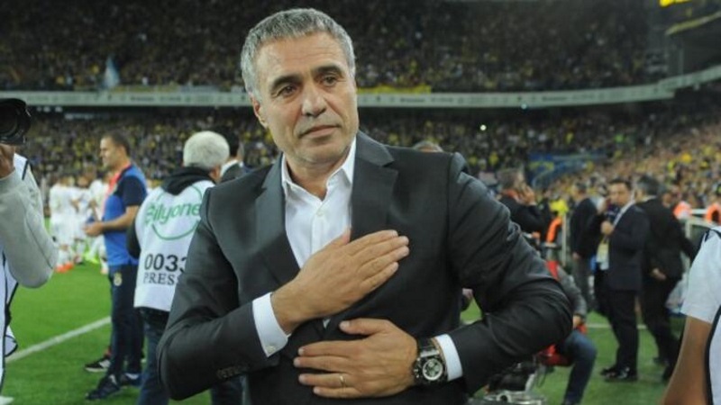 Ankaragücünü 2-1 kazanan Fenerbahçe Teknik Direktörü Ersun Yanal..