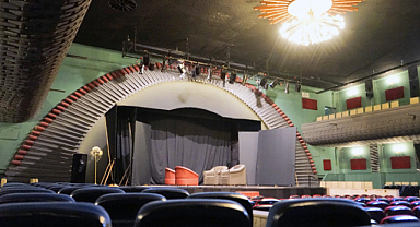 TARİHİ ŞATO YAZAR TİYATRO SALONU PERMOLİT BOYA İLE GÜZELLEŞTİ