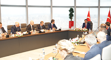 Cumhurbaşkanı Yardımcısı Cevdet Yılmaz Türkiye Bankalar Birliği Yönetim Kurulu'nu kabul etti.