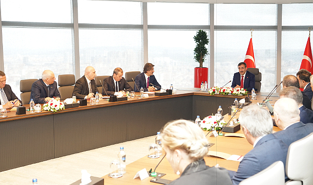 Cumhurbaşkanı Yardımcısı Cevdet Yılmaz Türkiye Bankalar Birliği Yönetim Kurulu'nu kabul etti.