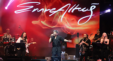 Emre Altuğ'un Coşkulu Performansı ile Festival Maratonu Başladı