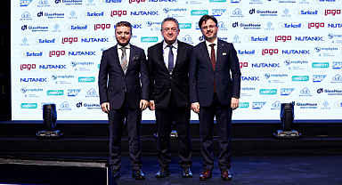 BİLİŞİM ZİRVESİ’23 GELECEĞİN DİJİTAL DÜNYASININ FOTOĞRAFINI ÇEKTİ