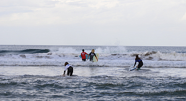 Şile Sahillerinde Sörf Tahtaları Karadeniz'le Buluştu 