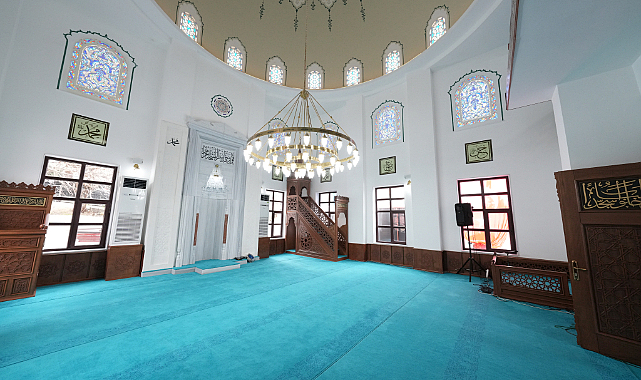 YENİDEN İNŞA EDİLEN ÜSKÜDAR KIROĞLU CAMİ İBADETE AÇILDI