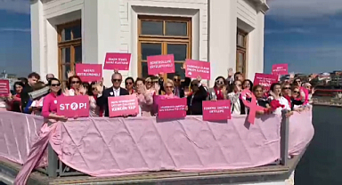  MEME KANSERİ FARKINDALIĞI İÇİN KIZ KULESİNE PEMBE KURDELE BAĞLANDI