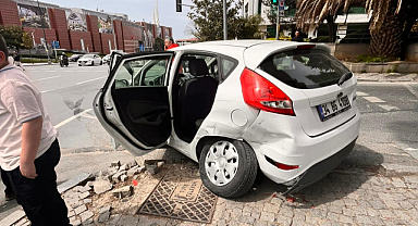 Altunizade’de Korkutan Kaza: Araç Yayaların Üzerine Sürüklendi