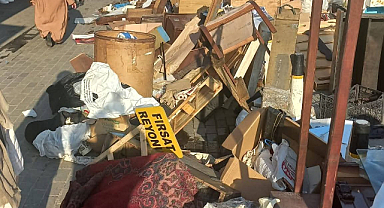 Sağanak Üsküdar'ı Vurdu: Sahaflar Çarşısı Sular Altında Kaldı, Esnaf Büyük Zarar Gördü
