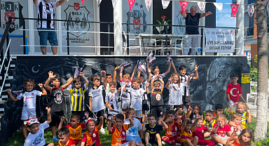Şile'de Minik Taraftarlardan Futbolda Dostluk ve Kardeşlik Mesajı:Farklı Takımların Renkleri Aynı Karede Buluştu