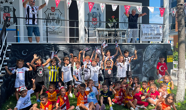 Şile'de Minik Taraftarlardan Futbolda Dostluk ve Kardeşlik Mesajı:Farklı Takımların Renkleri Aynı Karede Buluştu